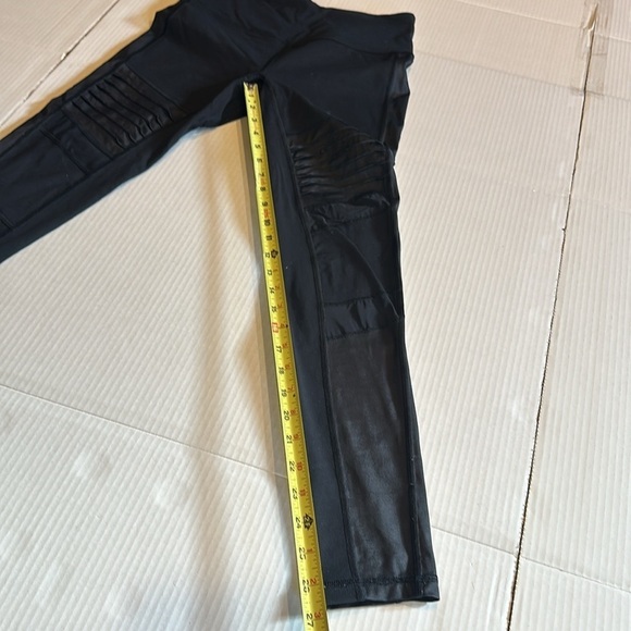 Victorias Secret Sport black leggings with detailed mesh and striping both sides - Picture 2 of 11